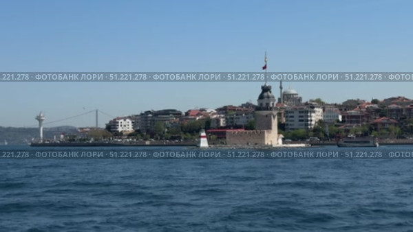 Seagulls Flying Above Bosporus Strait in Istanbul Sailboat and yacht racing in the Bosphorus and the Sea of Marmara Bosphorus Strait in Istanbul, Turkey Beautiful view of the Bosphorus shore on a sunny day, full of residential houses, Istanbul, Turkey. A wide view of the Bosphorus Strait in Istanbul, with the city's skyline and coastal buildings in the background. A ship sails across the calm waters under the clear blue sky. Стоковое видео, видеограф Zita Khasanova / Фотобанк Лори