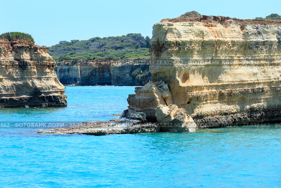 Seascape with white rocky cliffs, Italy. (2017 год). Стоковое фото, фотограф Юрий Брыкайло / Фотобанк Лори