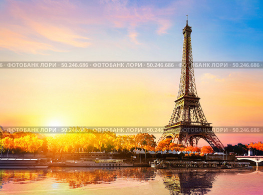 Seine in Paris with Eiffel Tower in sunrise time. Стоковое фото, агентство Ingram Publishing / Фотобанк Лори