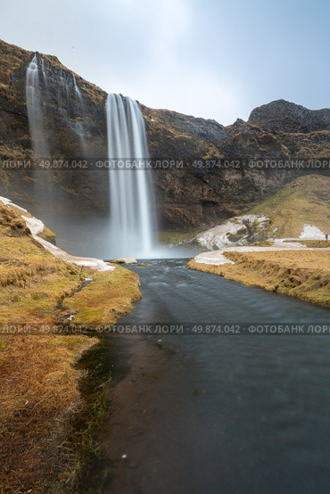 seljalandsfoss waterfall on the South of Iceland. Стоковое фото, агентство Ingram Publishing / Фотобанк Лори