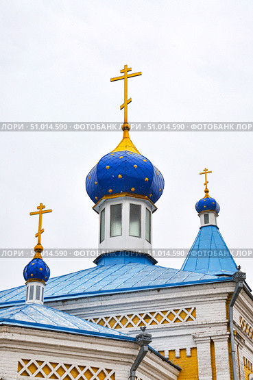 Село Суерка. Купола церкви во имя преподобного Серафима Саровского. Упоровский район. Тюменская область (2018 год). Стоковое фото, фотограф Александр Тараканов / Фотобанк Лори