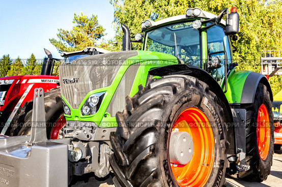 Сельскохозяйственный колесный трактор Fendt 1050 Vario (2017 год). Редакционное фото, фотограф FotograFF / Фотобанк Лори