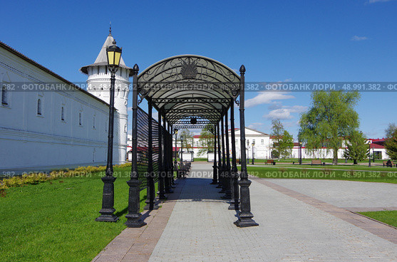 Сень (навес) на Красной площади Тобольска, Тюменская область. Редакционное фото, фотограф Алексей Иванов / Фотобанк Лори