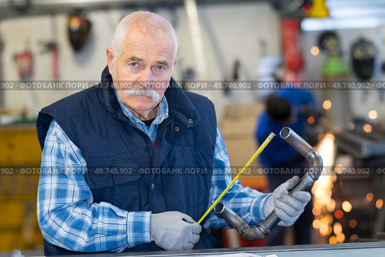 senior worker with a tool. Стоковое фото, агентство Ingram Publishing / Фотобанк Лори