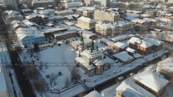 Серафимовская церковь в городе Кирове зимой - съемка с дрона в 2021 году. Стоковое видео, видеограф Владислав Самошкин / Фотобанк Лори