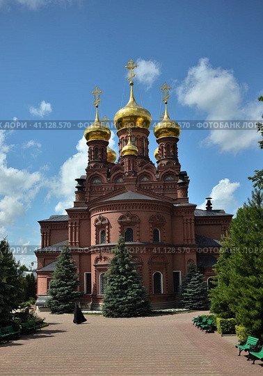 Sergiev Posad, Moscow region, Russia, June 29, 2023: Chernigovsky cathedral of Chernigovsky skete is monastery as part of Holy Trinity Sergius Lavra. Редакционное фото, фотограф Алексей Антипов / Фотобанк Лори