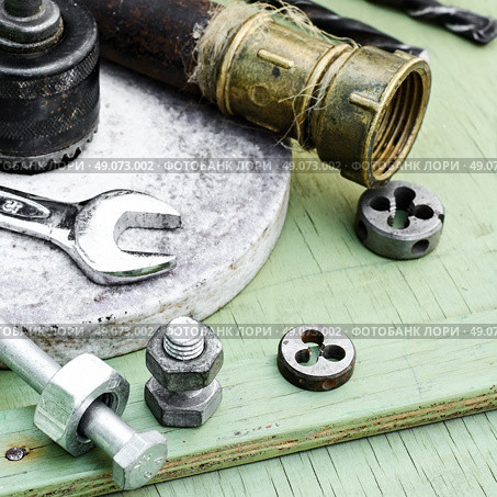 Set of tools to work with. Mounting and threading tool background iron pipes. Стоковое фото, агентство Ingram Publishing / Фотобанк Лори