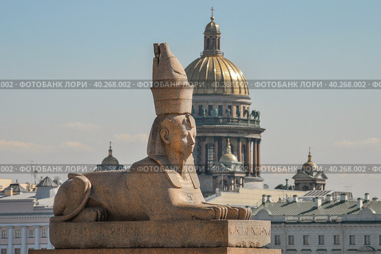 Сфинкс на фоне купола Исаакиевского собора в Петербурге (2010 год). Стоковое фото, фотограф Александр Алексеев / Фотобанк Лори