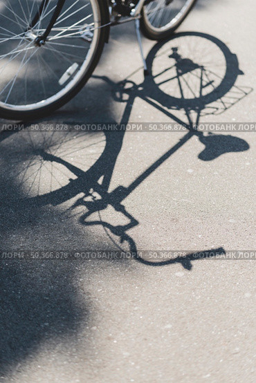 shadow bicycle road. Стоковое фото, агентство Ingram Publishing / Фотобанк Лори