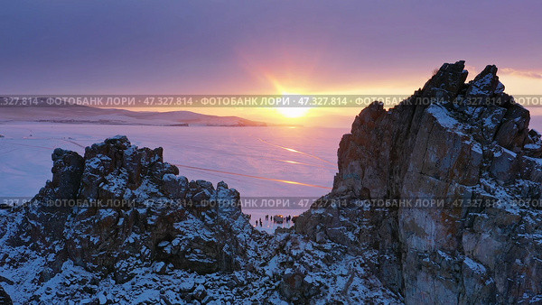 Shaman rock in frozen lake Baikal. Стоковое фото, фотограф Михаил Коханчиков / Фотобанк Лори