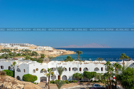 Sharm El Sheikh, Egypt - November 11, 2024: Domina Coral Bay all inclusive beach hotel. Red Sea. Редакционное фото, фотограф Григорий Стоякин / Фотобанк Лори