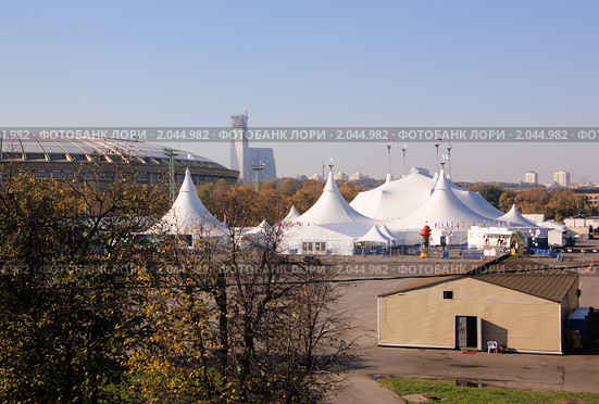 Шатры цирка Дю Солей (Cirque du Soleil) в Лужниках. Москва, 2010 г. Редакционное фото, фотограф Илюхина Наталья / Фотобанк Лори