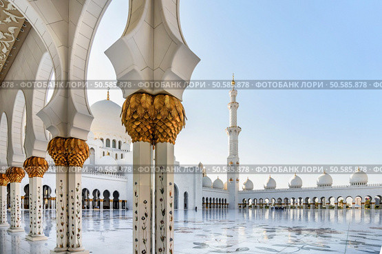 Sheikh Zayed Grand Mosque in Abu Dhabi, UAE. Стоковое фото, агентство Ingram Publishing / Фотобанк Лори
