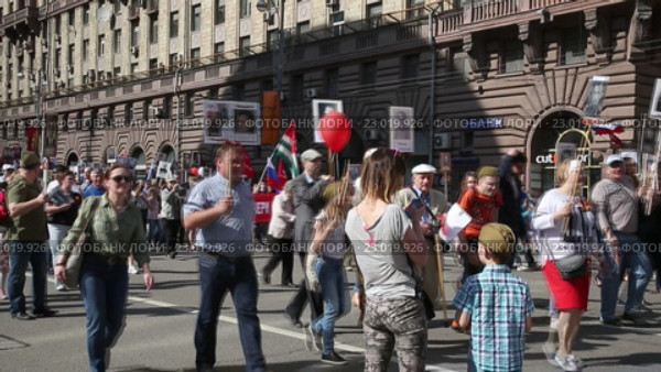 Шествие "Бессмертного полка" в Москве (2016 год). Редакционное видео, видеограф Наталья Волкова / Фотобанк Лори