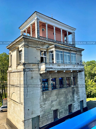 Шлюзовая башня Канала имени Москвы с борта круизного теплохода (2024 год). Стоковое фото, фотограф Владимир Шипикин / Фотобанк Лори