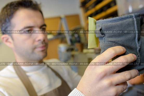 shoemaker in his workshop. Стоковое фото, агентство Ingram Publishing / Фотобанк Лори