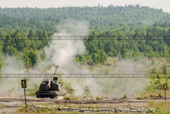 Shooting of 152 mm howitzer 2S19 Msta-S. Russia (2008 год). Редакционное фото, фотограф Сергей Буторин / Фотобанк Лори