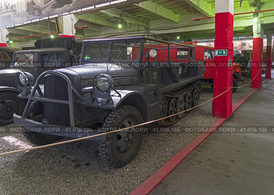 Шведский полугусеничный тягач Artilleritraktor m/43 (Volvo HBT), 1944 год. Музей военной техники "Моторы войны", Москва. (2023 год). Редакционное фото, фотограф Сергей Рыбин / Фотобанк Лори