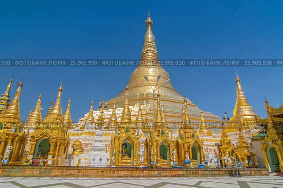 Shwedagon Paya is the most sacred golden buddhist pagoda in Yangon, Myanmar. Стоковое фото, агентство BE&W Photo / Фотобанк Лори