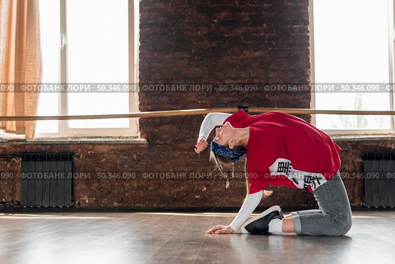 side view female dancer doing practice dance studio. Стоковое фото, агентство Ingram Publishing / Фотобанк Лори