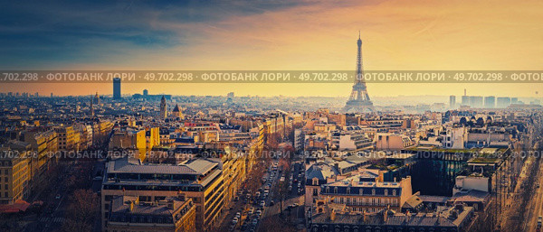 Sightseeing Paris panorama with view to the Eiffel Tower, France. Beautiful parisian cityscape sunset scene. Romantic view over rooftops of historic buildings and landmarks. Holiday destination. Стоковое фото, агентство Ingram Publishing / Фотобанк Лори