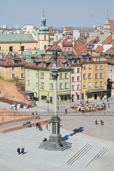 Sigismund`s Column designed by Clemente Molli in Castle Square in Warsaw. Редакционное фото, агентство BE&W Photo / Фотобанк Лори