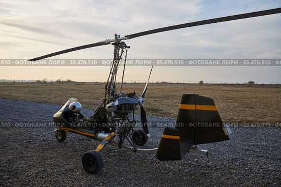 Single ultralight homemade gyroplane stands at the airdrome. Стоковое фото, фотограф Олег Белов / Фотобанк Лори