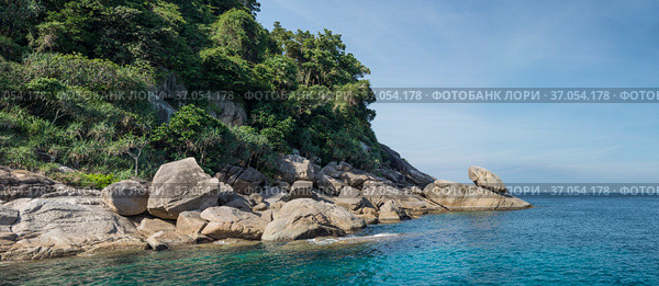 Скалистый мыс на берегу Андаманского моря. Таиланд. Стоковое фото, фотограф Александр Романов / Фотобанк Лори