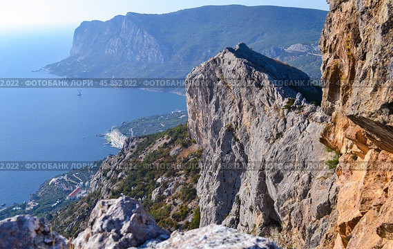 Скалы Тышлар в Ласпи под горой Ильяс-Кая. Храм солнца в Крыму (2020 год). Редакционное фото, фотограф Вячеслав Макарьев / Фотобанк Лори