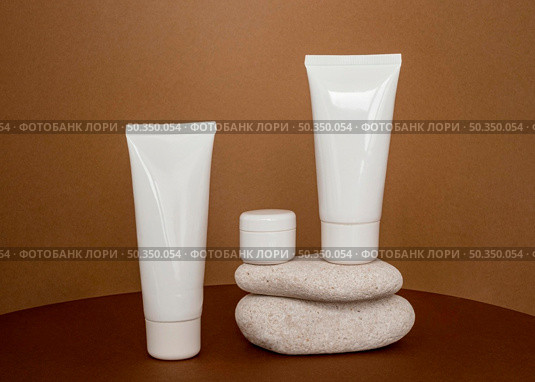 skin care moisture recipients assortment with stones. Стоковое фото, агентство Ingram Publishing / Фотобанк Лори