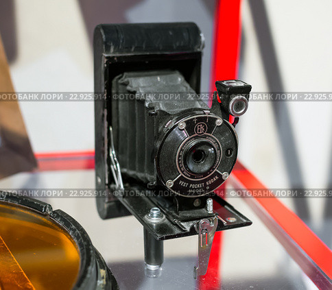 Складной фотоаппарат "Vest Pocket Kodak", экспонат Музея истории фотографии, город Санкт-Петербург (2016 год). Редакционное фото, фотограф Вячеслав Палес / Фотобанк Лори