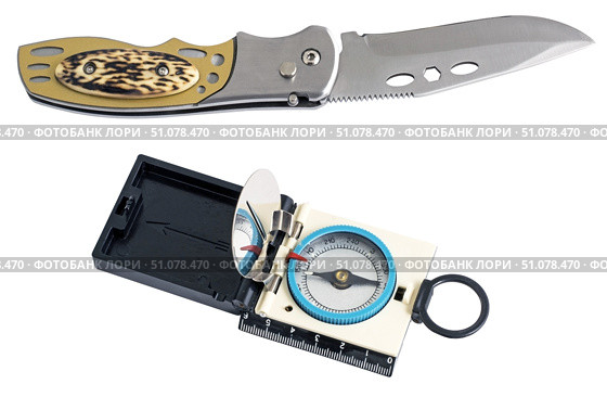 Складной нож и туристический компас на белом фоне. Knife with Rubberized Handle and Compass Isolated On White Background. Стоковое фото, фотограф Татьяна Д / Фотобанк Лори