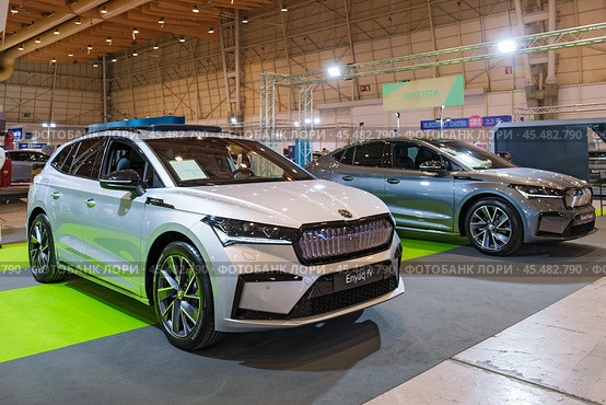 SKODA Enyaq iV and Enyaq iV Coupe electric car at ECAR SHOW - Hybrid and Electric Motor Show (2023 год). Редакционное фото, фотограф Дмитрий Рухленко / Фотобанк Лори