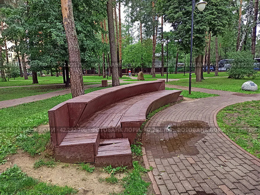 Сквер Марины Цветаевой.  Мемориальный дом-музей Марины Цветаевой в Болшеве (2023 год). Редакционное фото, фотограф stargal / Фотобанк Лори