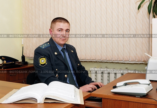 Следователь работает с уголовным делом. Стоковое фото, фотограф fotobelstar / Фотобанк Лори