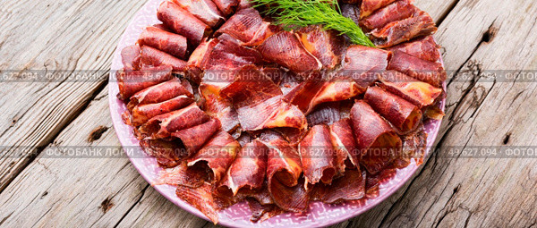 Sliced basturma or beef jerky.Horse meat jerky.Armenian cuisine. Sliced basturma or jerky. Стоковое фото, агентство Ingram Publishing / Фотобанк Лори