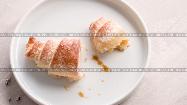 Small croissants in white ceramic plates, homemade cakes on concrete table top. Стоковое фото, агентство Ingram Publishing / Фотобанк Лори