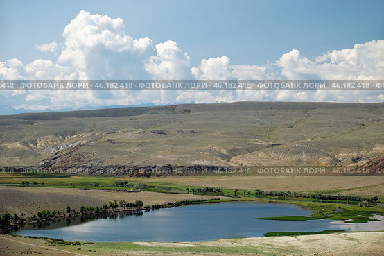 Small lake in river Chuya basin in the Kosh-Agach Valley in Altai. Стоковое фото, фотограф Сергей Пристяжнюк (Serg Zastavkin) / Фотобанк Лори