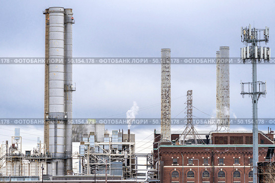 Smokestacks Power plant Factory energy company in Philadelphia PA USA. Стоковое фото, агентство Ingram Publishing / Фотобанк Лори