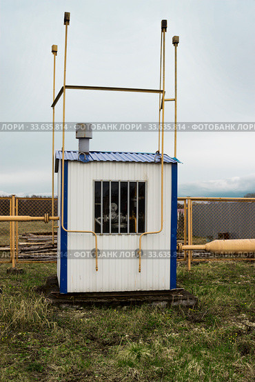 Снабжение газом села. Газорегуляторный пункт. Стоковое фото, фотограф Александр Романов / Фотобанк Лори