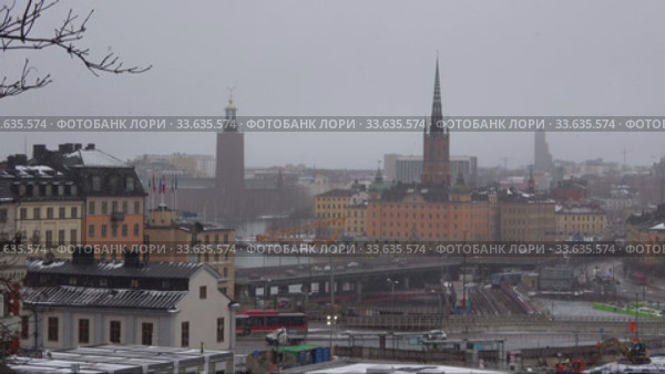Снегопад над старым городом туманным мартовским утром. Стокгольм, Швеция (2019 год). Редакционное видео, видеограф Виктор Карасев / Фотобанк Лори