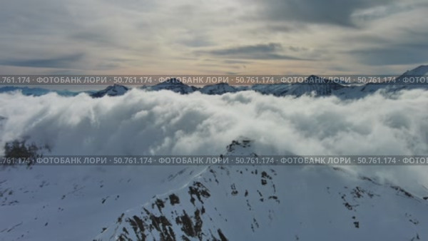 Snow Alp mountain range landscape. Стоковое видео, видеограф Михаил Коханчиков / Фотобанк Лори
