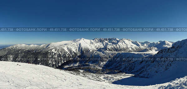 Snow covered Pirin mountains winter panorama. Стоковое фото, агентство Ingram Publishing / Фотобанк Лори