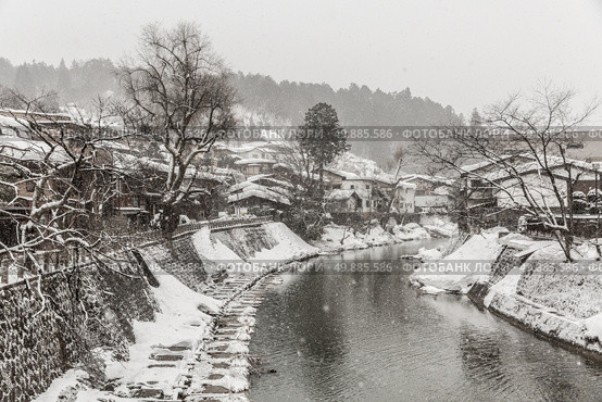 Snow fall Winter in Takayama Gifu Prefecture, Japan. Стоковое фото, агентство Ingram Publishing / Фотобанк Лори