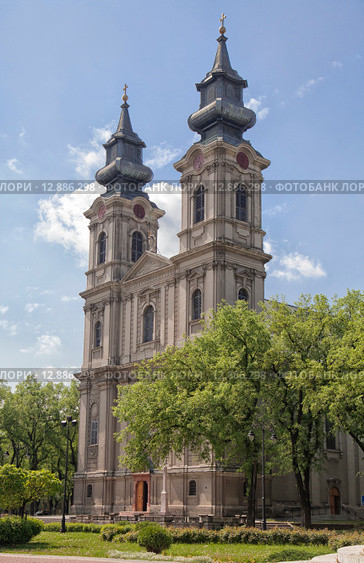 Собор Святой Терезы Авилы, Суботица, Сербия (2013 год). Стоковое фото, фотограф Надежда Болотина / Фотобанк Лори