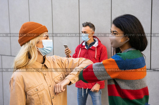 social distance concept outdoor 5. Стоковое фото, агентство Ingram Publishing / Фотобанк Лори
