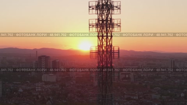 Sofia, Bulgaria-05 05 2025:Cinematic Aerial View of Sofia Bulgaria at Sunset TV Tower and Green City Parks in Golden Light. Редакционное видео, видеограф Mihail Mihaylov / Фотобанк Лори