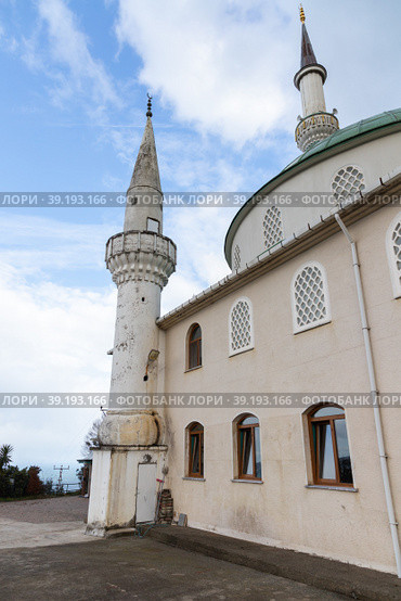 Soguksu Mahallesi Orta Camii. Mosque at Surmene, Trabzon, Turkey (2021 год). Стоковое фото, фотограф EugeneSergeev / Фотобанк Лори