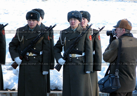 Солдаты и фотограф (2009 год). Редакционное фото, фотограф Светлана Кириллова / Фотобанк Лори