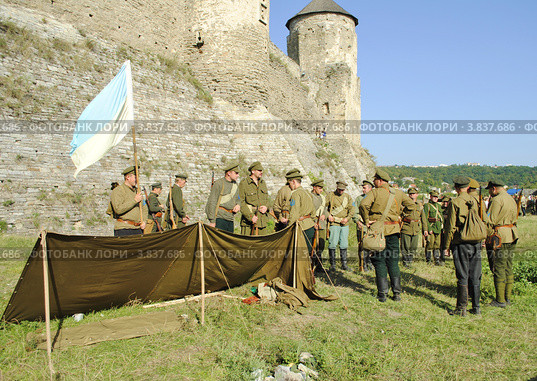Солдаты УПА. Реконструкция событий 1919 года в г. Каменце-Подольском (2012 год). Редакционное фото, фотограф Красилов Игорь / Фотобанк Лори